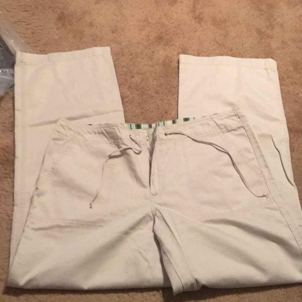 Khakis nwot from old navy 16 just below waist